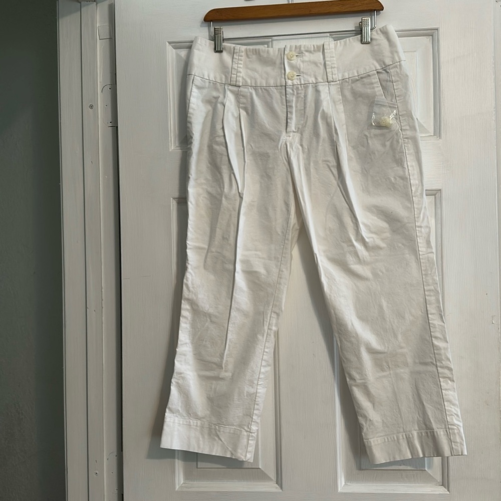 Never worn Gap Capris